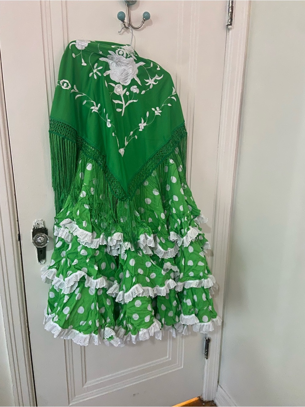 Green vintage flamenco skirt with white polka dots with pico